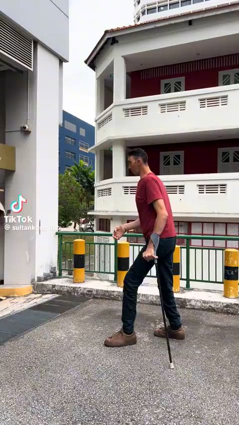 Sultan Kosen, tallest living man (252cm) in Singapore 🇸🇬